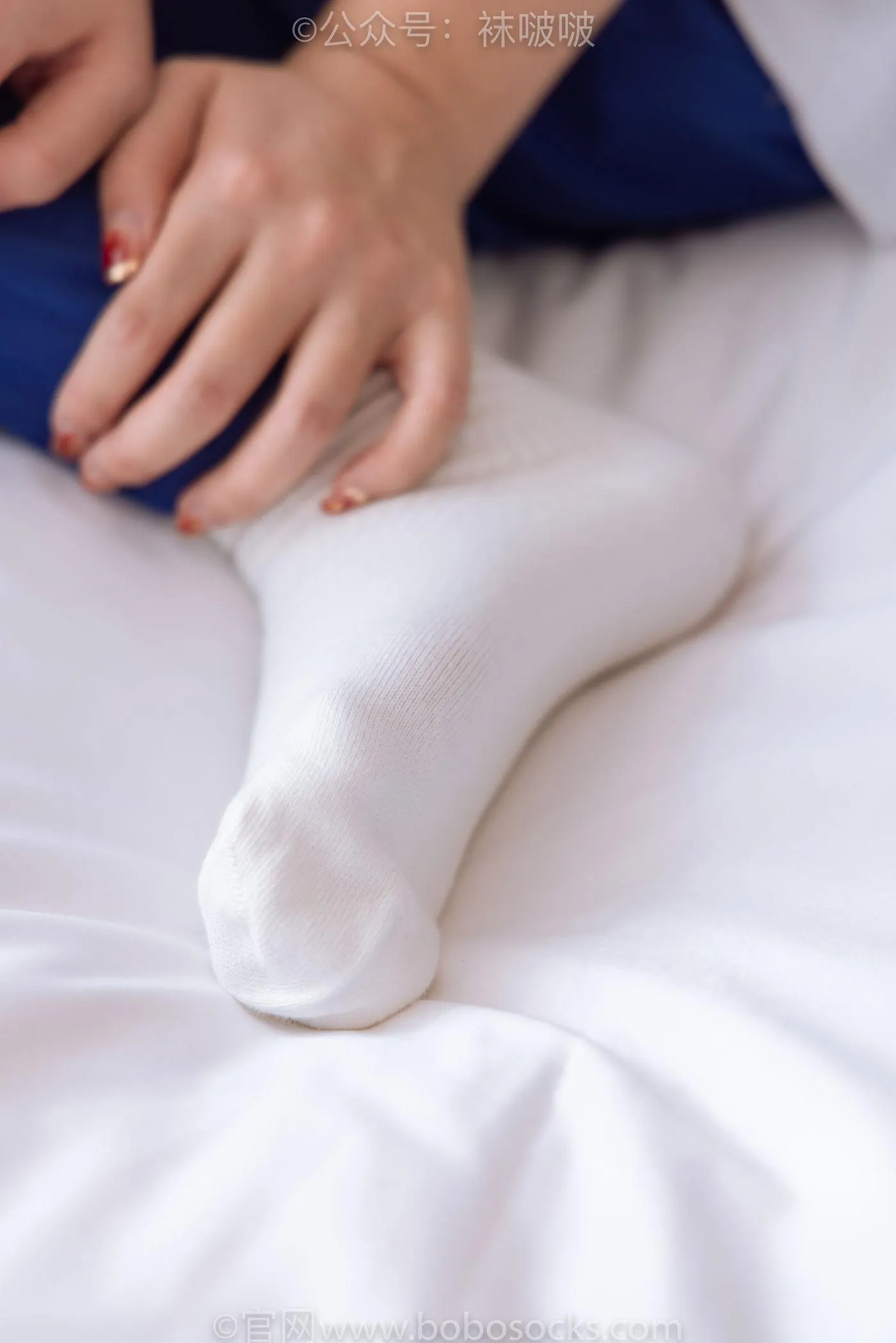 [BoBoSocks袜啵啵]NO.042 砂糖-校服、板鞋、白棉袜、油亮白丝 [139P]插图6